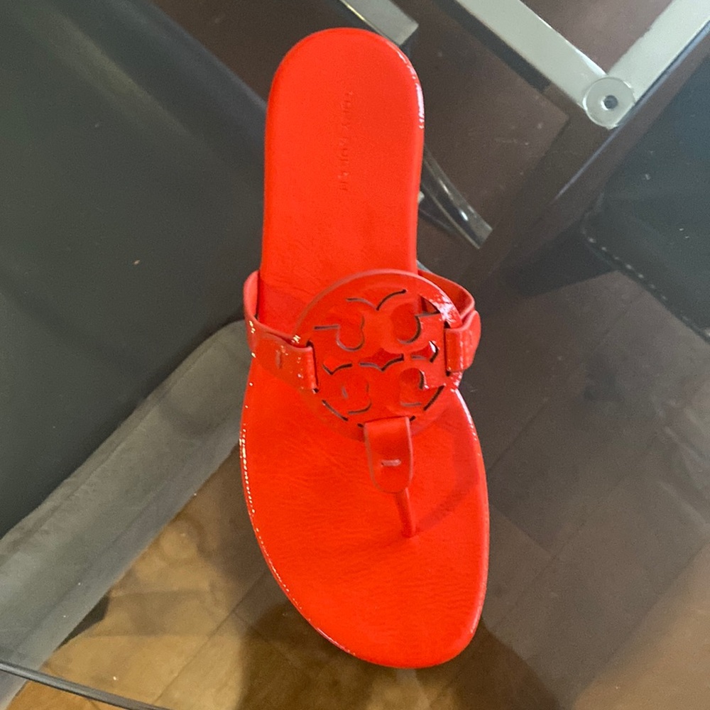 Tory Burch Miller orange patent leather BRAND NEW never worn flip flop